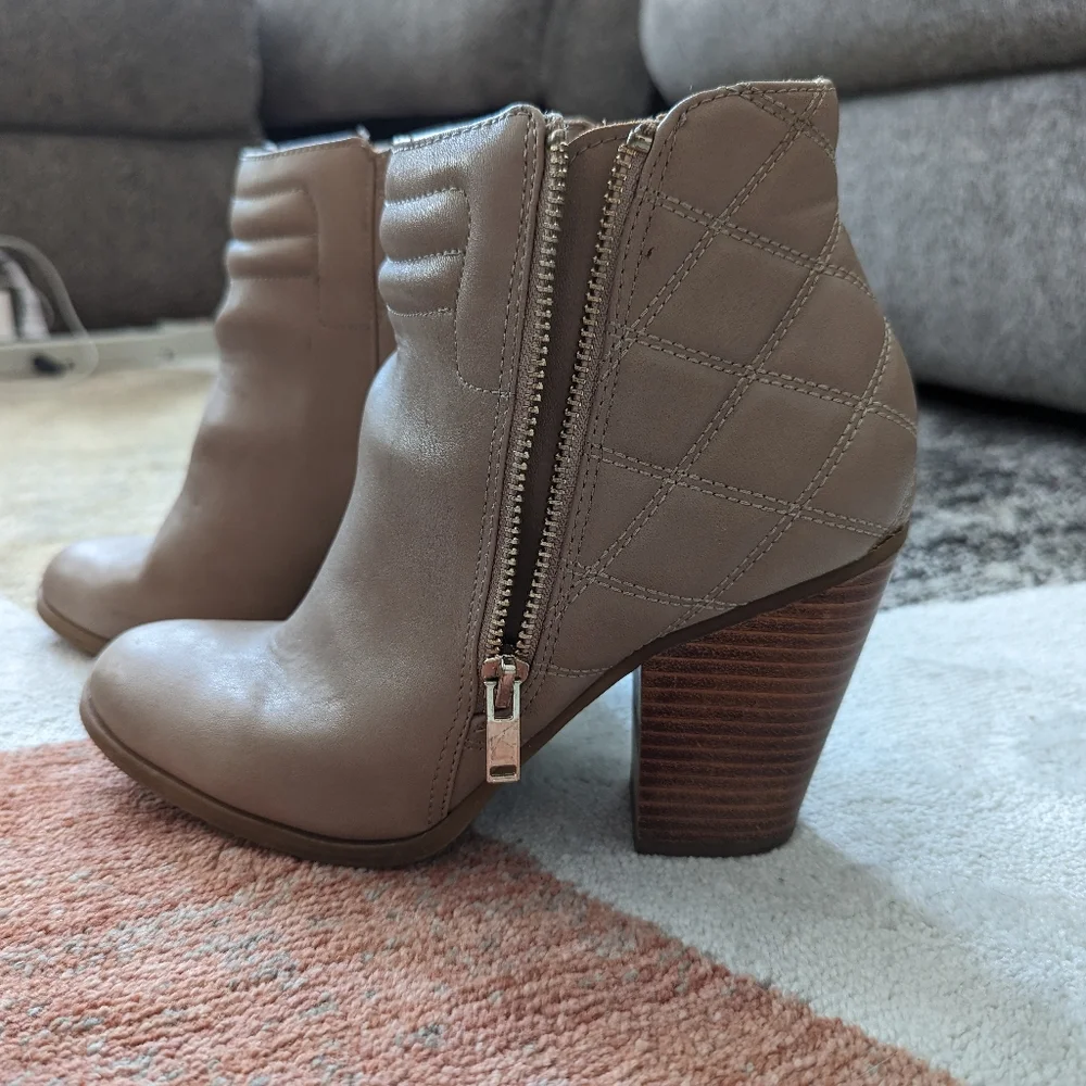 Women's Cream ALDO Booties size 7.5 - Picture 4 of 8